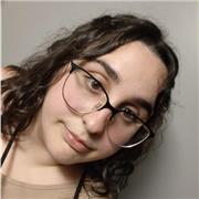 Chica responsable da clases particulares para Primaria y ESO